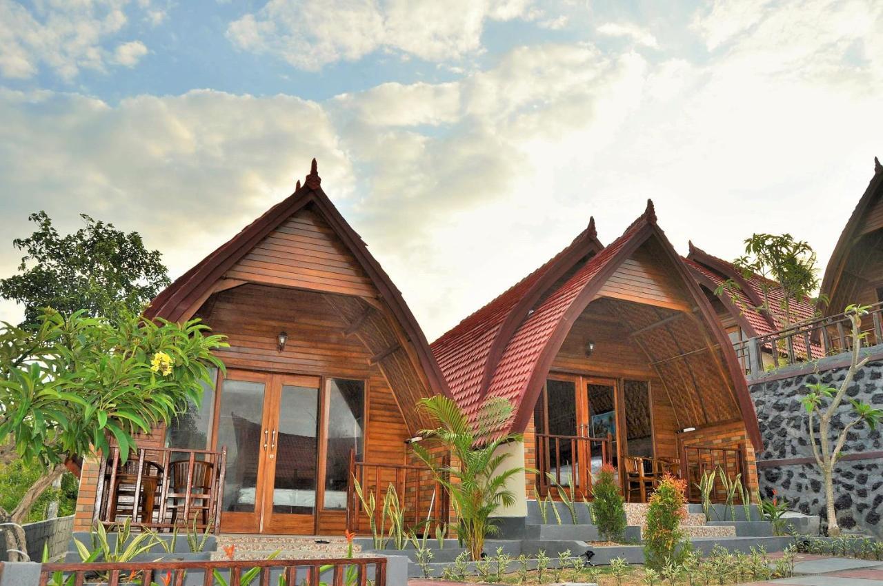 Surya Chandra Beach Bungalow Batununggul エクステリア 写真