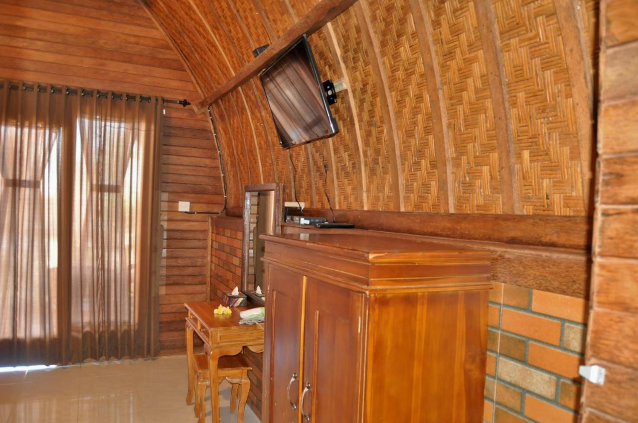 Surya Chandra Beach Bungalow Batununggul エクステリア 写真